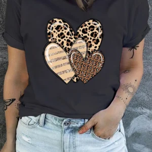 Leopard Heart Graphic Plus Size T-shirt