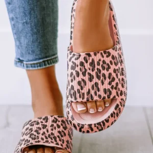 Pink Leopard Print Thick Sole Fashionable Slippers for Casual Summer Beach Days