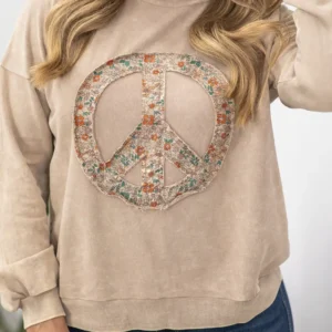Chic Plus Size Vintage Floral Patchwork Peace Sign Sweatshirt for Cozy Winter Casual Style