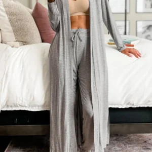 Chic Light Grey Lounge Set for Effortless Spring Fashion and Casual Comfort