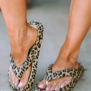 Stylish Leopard Print Summer Flip Flops for Comfortable Beach Wear